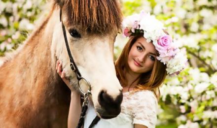 СЧАСТЛИВЫЕ ПРОГУЛКИ НА ЛОШАДЯХ! Скидка 50% на прогулки на лошадях или пони от конного клуба "Кениг"! Полюбите с первого взгляда!
